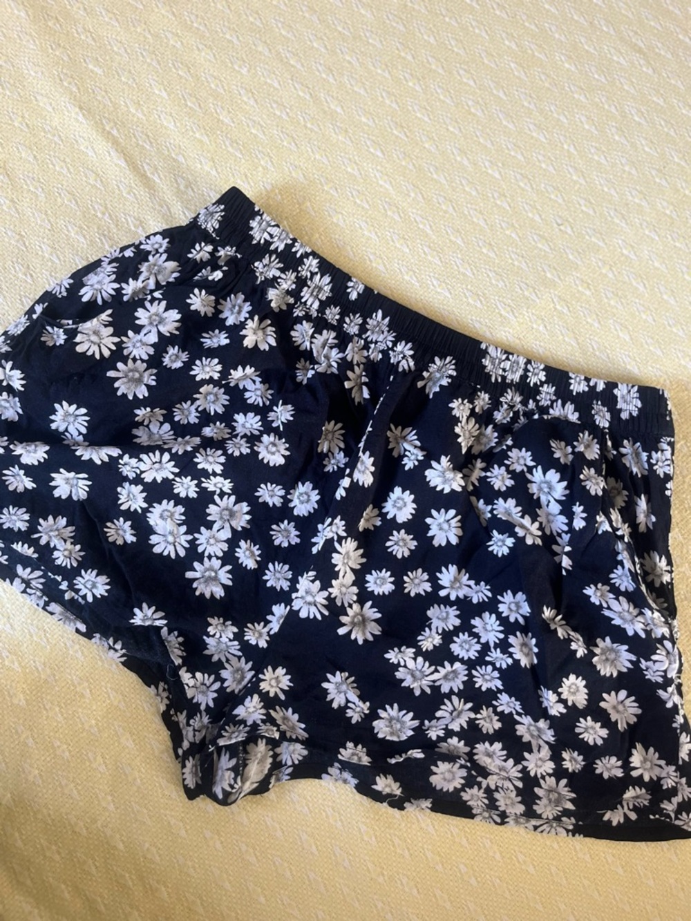Forever 21 Black Floral Elastic Waist Shorts